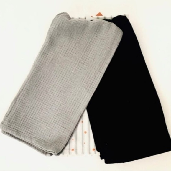 Happy Halloween Kitchen Towel Set of 3
Bats 20" X 28" NWT - Picture 3 of 5